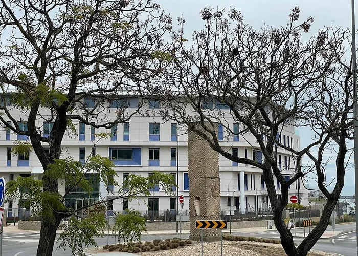 Mhouse Lease 3br Sea & Center *